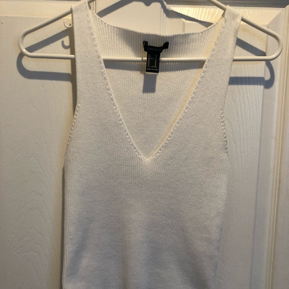 White knitted tank top